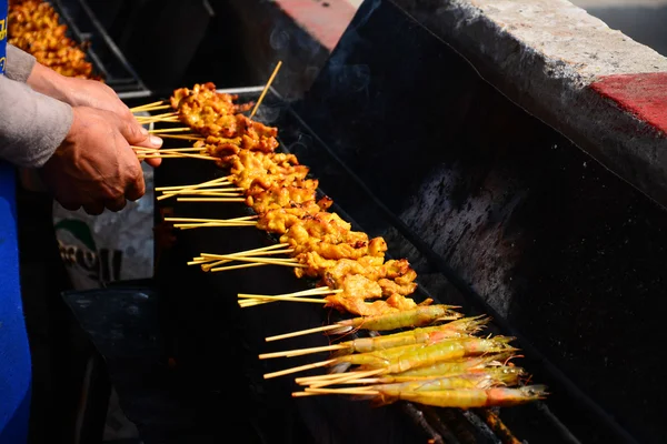 Friptură tradițională thailandeză de porc prăjit — Fotografie, imagine de stoc