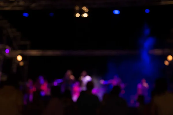 Fundo cintilante fora de foco de um cenário de palco de sala de concertos — Fotografia de Stock