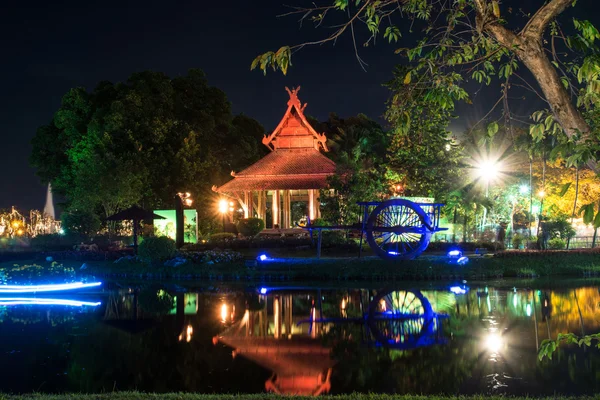 Paviljong på natten i Suan Luang Rama 9 av Thailand — Stockfoto