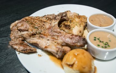 Pirzola ve sos tavuk