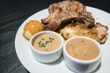 Pirzola ve sos tavuk