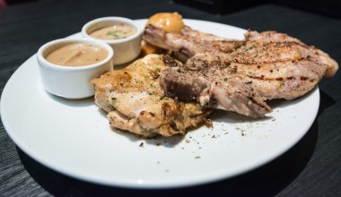 Pirzola ve sos tavuk