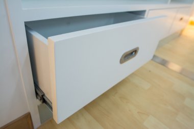 Beyaz çekmece açmak