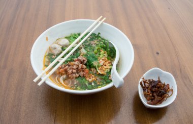 Tay şehriye çorbası et