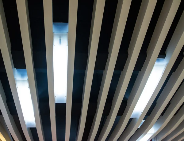 Потолок и пуховой свет — стоковое фото