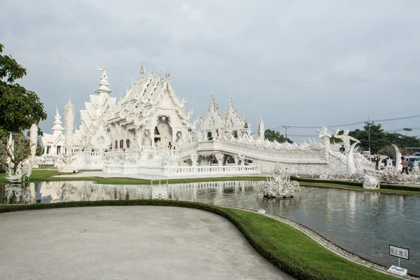 扫管笏荣坤被外国人称为白寺在泰国清莱府 — 图库照片