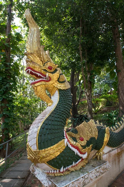 Estátua de Naga, Dragão Budista — Fotografia de Stock