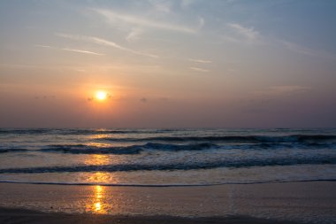 Sampraya plaj Samroiyod ulus Park, Pranburi, Prachuap Khiri Khan, Tayland güneş doğarken