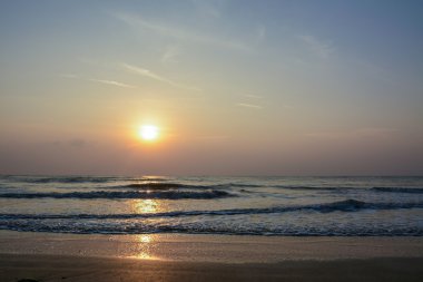 Sampraya plaj Samroiyod ulus Park, Pranburi, Prachuap Khiri Khan, Tayland güneş doğarken