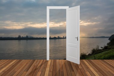 Açılış kapının arkasında manzara