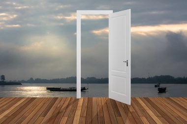 Açılış kapının arkasında manzara