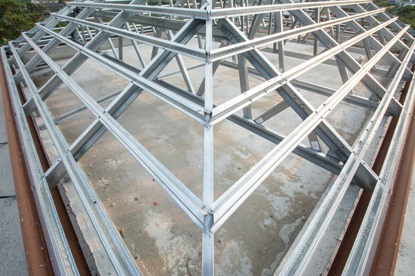 Struttura del tetto in metallo — Foto Stock