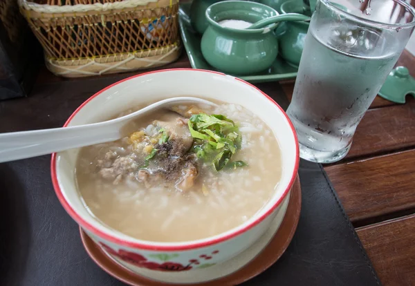 Estilo asiático desayuno arroz hervido suave, sopa de arroz comida de Tailandia — Foto de Stock
