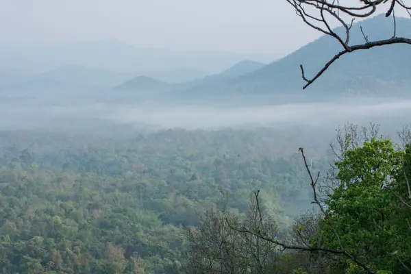Widok na góry Parku Narodowego mae wong z żaba — Zdjęcie stockowe