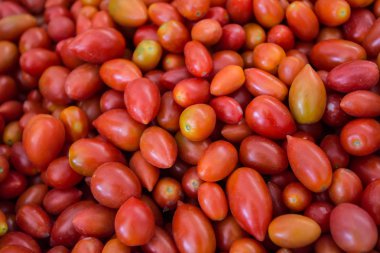 Pazarda taze domates