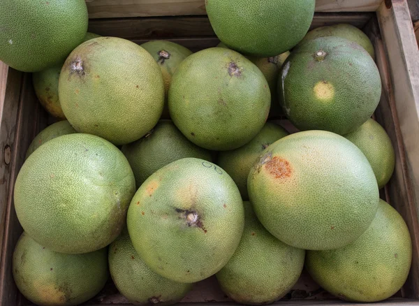 Pomelos in wood box — Stock Photo, Image