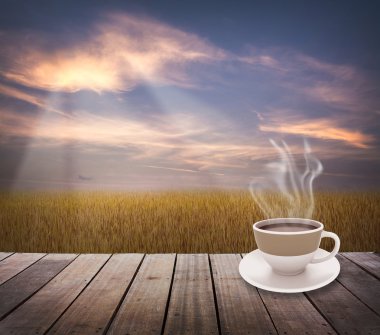 Fincan çay tablo üzerinde yatay, güneş ışığı ile