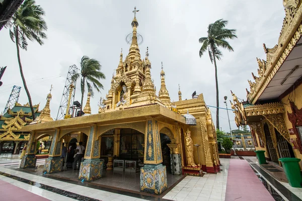 Yele Phaya (Pagode sur une petite île) en Syriam, Myanmar — Photo