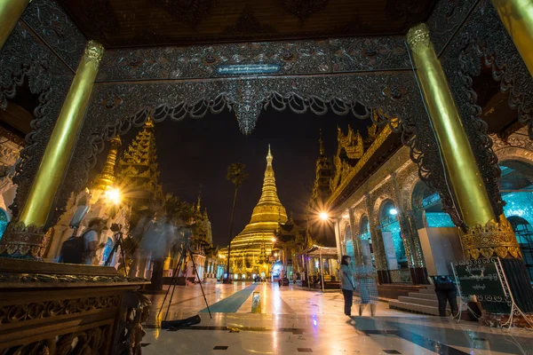 Pagode Shwedagon ao entardecer (Rangum, Mianmar) ) — Fotografia de Stock