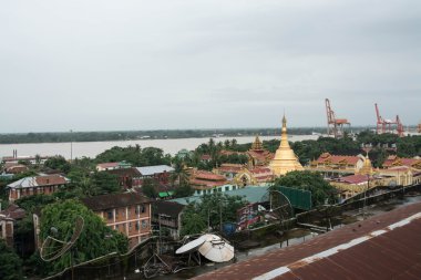 Yangon, Myanmar - 29 Temmuz 2015. Yangon cityscape, Myanmar, havadan görünümü.