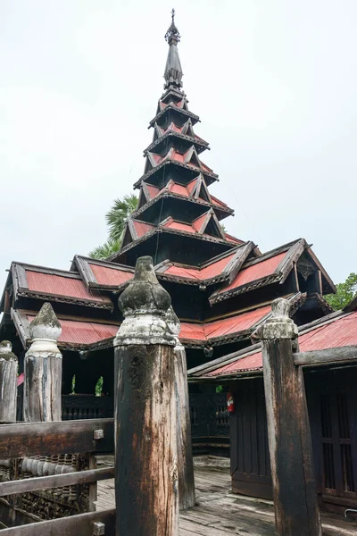 Bagaya Kyaung klášteře, postavený v 1838 našeho letopočtu z teakového dřeva, starobylé město Inwa (Ava) Mandalay, Myanmar — Stock fotografie