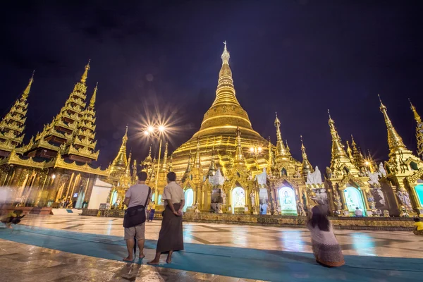 Pagoda dello Shwedagon al tramonto (Yangon, Myanmar ) — Foto Stock