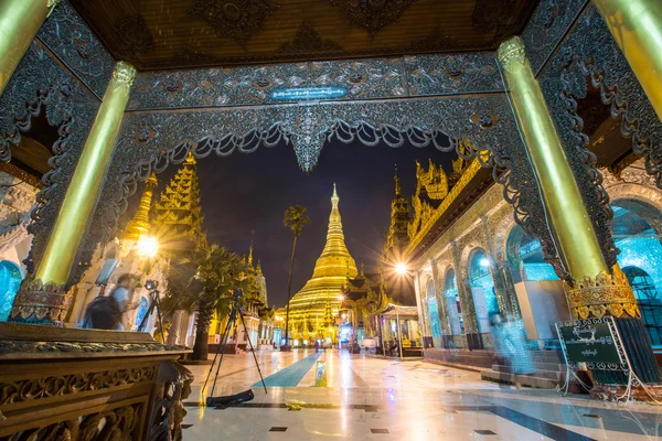 Pagode Shwedagon ao entardecer (Rangum, Mianmar) ) — Fotografia de Stock