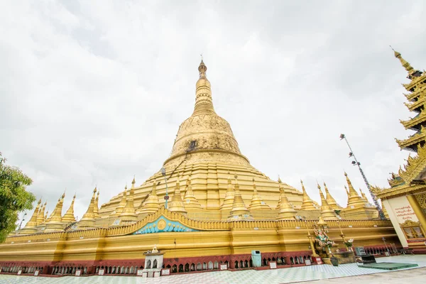 Shwemawdaw pagode, o pagode mais alto e bonito de Bago, Myanmar — Fotografia de Stock