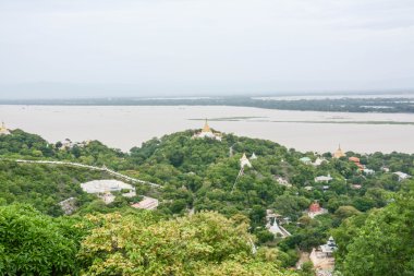 Yakında U gölet Nya Shin Paya Pagoda, Sagaing tepe, görünümünden Sagaing şehir, din eski şehir ve kültür dışında Mandalay, Myanmar.