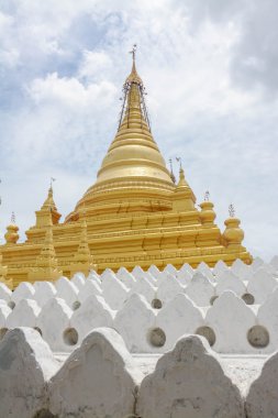Mandalay 'daki Kuthodaw tapınağı Myanmar Burma