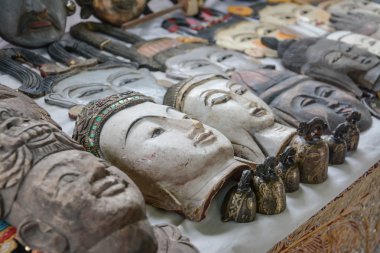Myanmar krallar ve eski insanlar, Myanmar oyma ahşap yüzleri