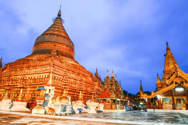 Shwezigon Paya à noite, Bagan, Mianmar . — Fotografia de Stock