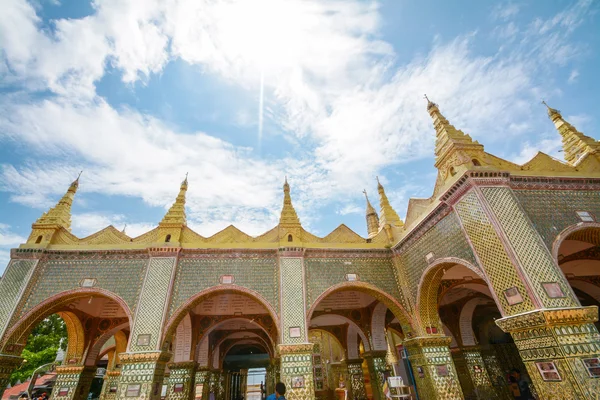 Sutaungpyai Pagoga au sommet de Mandalay Hill, Myanmar — Photo