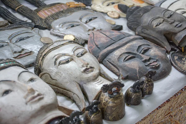 缅甸国王和古代人，缅甸的雕刻木制的面孔 — 图库照片