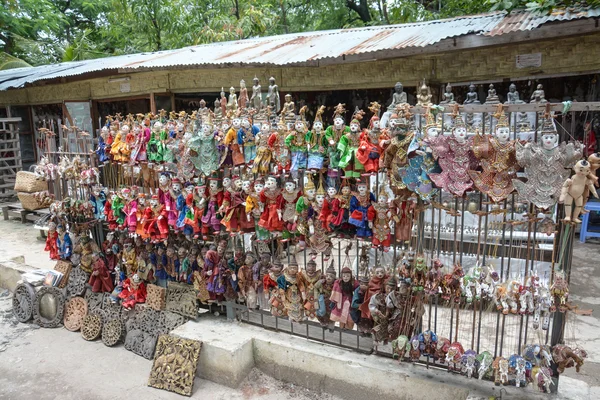 人形のお土産、ミャンマー伝統人形します。. — ストック写真