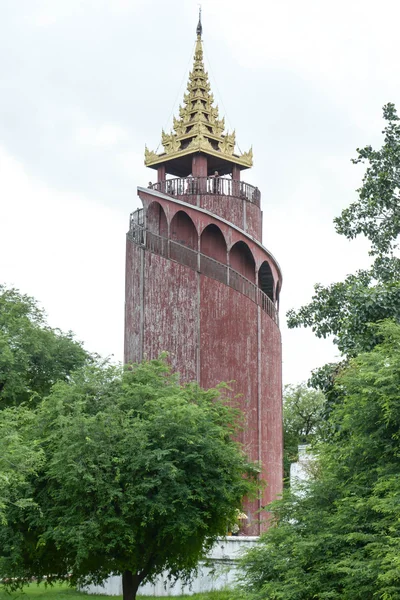 Watch tower in Mandalay Palace, Myanmar — Stock fotografie