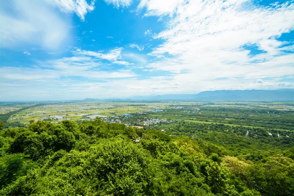 Punkt widokowy na wzgórzu Mandalay jest głównym miejscem pielgrzymek. Panoramiczny widok z Mandalay od szczytu wzgórza Mandalay sprawia, że warto próbować wspiąć się — Zdjęcie stockowe