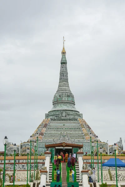 MANDALAY,MYANMAR - 02 AUGUST 2015 : The jade pagoda, one of new places in Myanmar. — 图库照片
