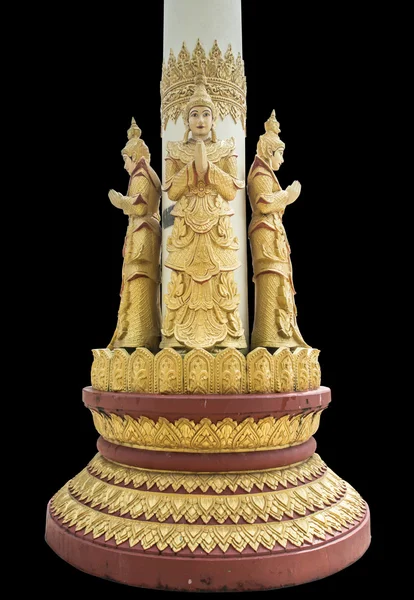 在列中寺交 Taw 风灾塔在仰光，缅甸，隔离在黑色背景上的站 deva 雕像。 — 图库照片