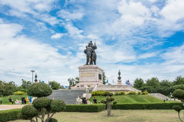 Kanchanaburi Eyaleti, Tayland - 13 Eylül 2015: Don Chedi anıt. Kral Naresuan Kraliyet anıt büyük Birmanya asker üzerinde zafer anısına inşa edildi.