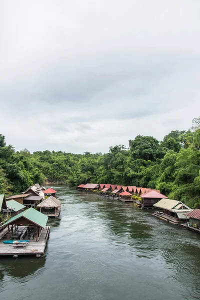 Floating house in river Kwai. Taken at Sai Yok Yai waterfall. Kanchanaburi of Thailand. — Stock Photo, Image