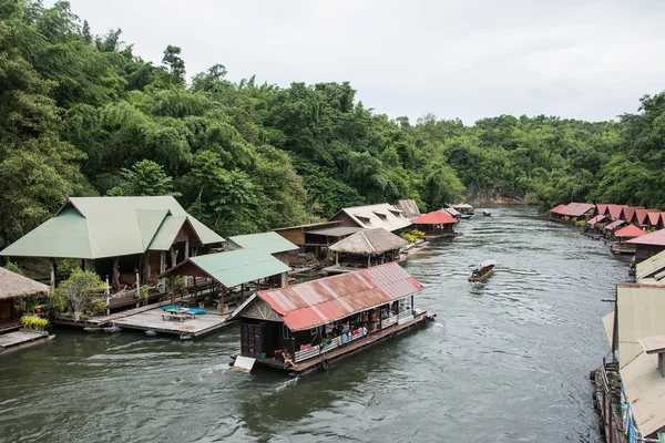 Floating house in river Kwai. Taken at Sai Yok Yai waterfall. Kanchanaburi of Thailand. — Stock Photo, Image