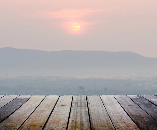 Ландшафт с деревянной террасой — стоковое фото