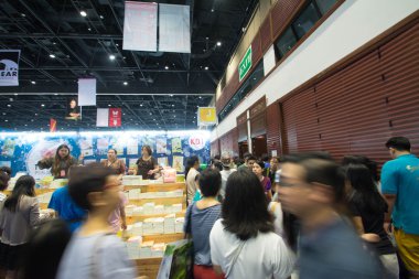 Bangkok, Tayland - 24 Ekim 2015: Kitap Fuarı 24 Ekim 2015 üzerinde Bangkok, Tayland, tanımlanamayan ziyaretçi