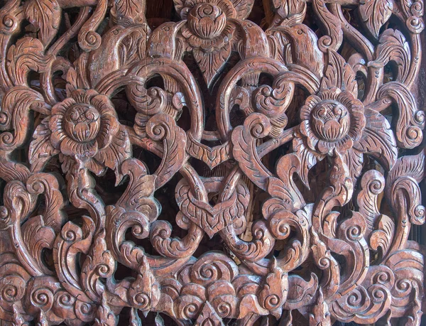 Celosía de madera tallada con patrón de stlye tailandés — Foto de Stock
