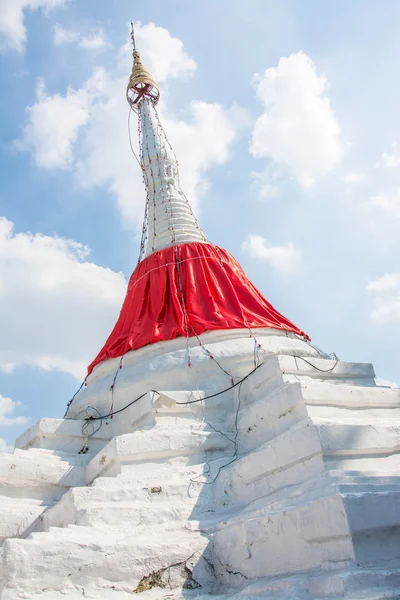 Tilt pagode in Ko Kret, Thailand — Stockfoto