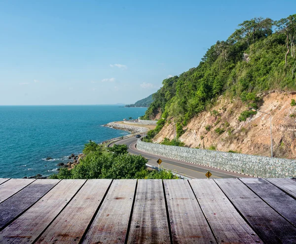 Paysage avec terrasse en bois — Photo