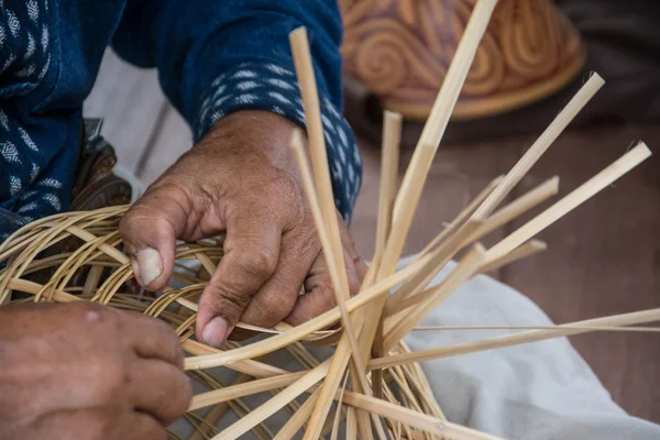 Weave pattern hand bamboo, Bamboo weaving — Stock Photo, Image