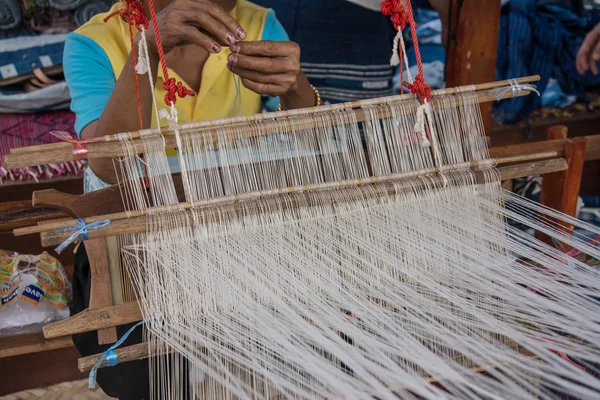 Woman weaving silk in traditional way at manual loom. Thailand — Stock Photo, Image