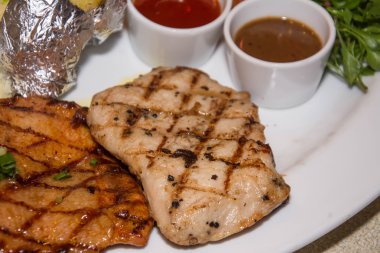 Tavuk Pirzola plaka ile